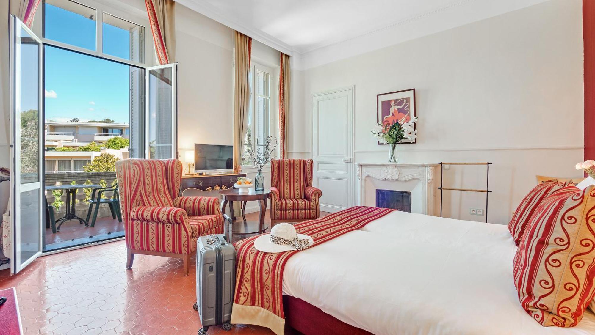 Hotel Les Tourelles سانت ماكسيم المظهر الخارجي الصورة