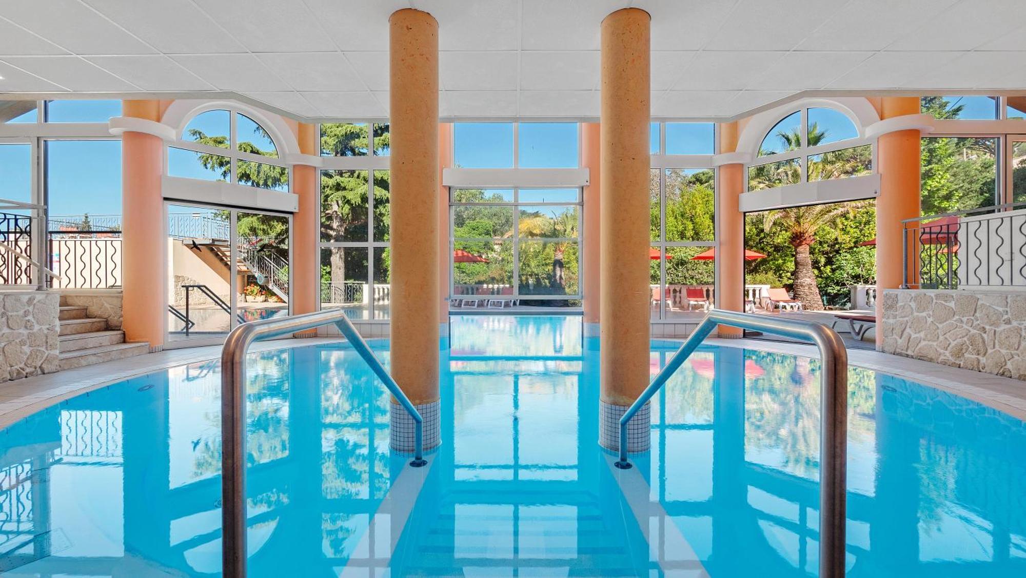 Hotel Les Tourelles سانت ماكسيم المظهر الخارجي الصورة